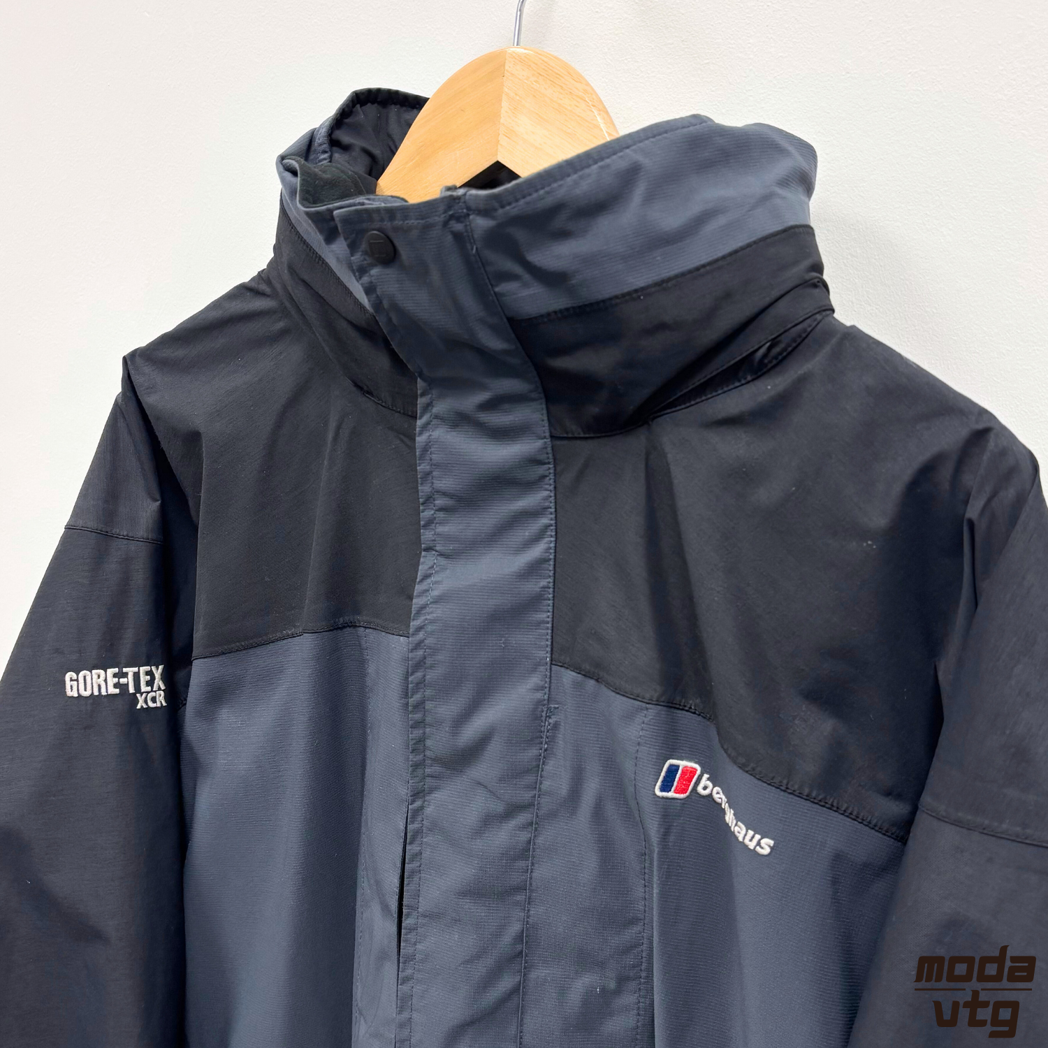 Vintage Y2K Berghaus Raincoat Black Large Goretex Gorpcore XCR