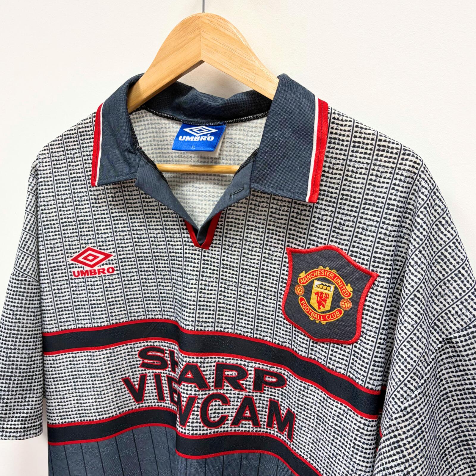 Vintage 1995/96 Manchester United Jersey Away Grey XL Umbro Retro Unisex