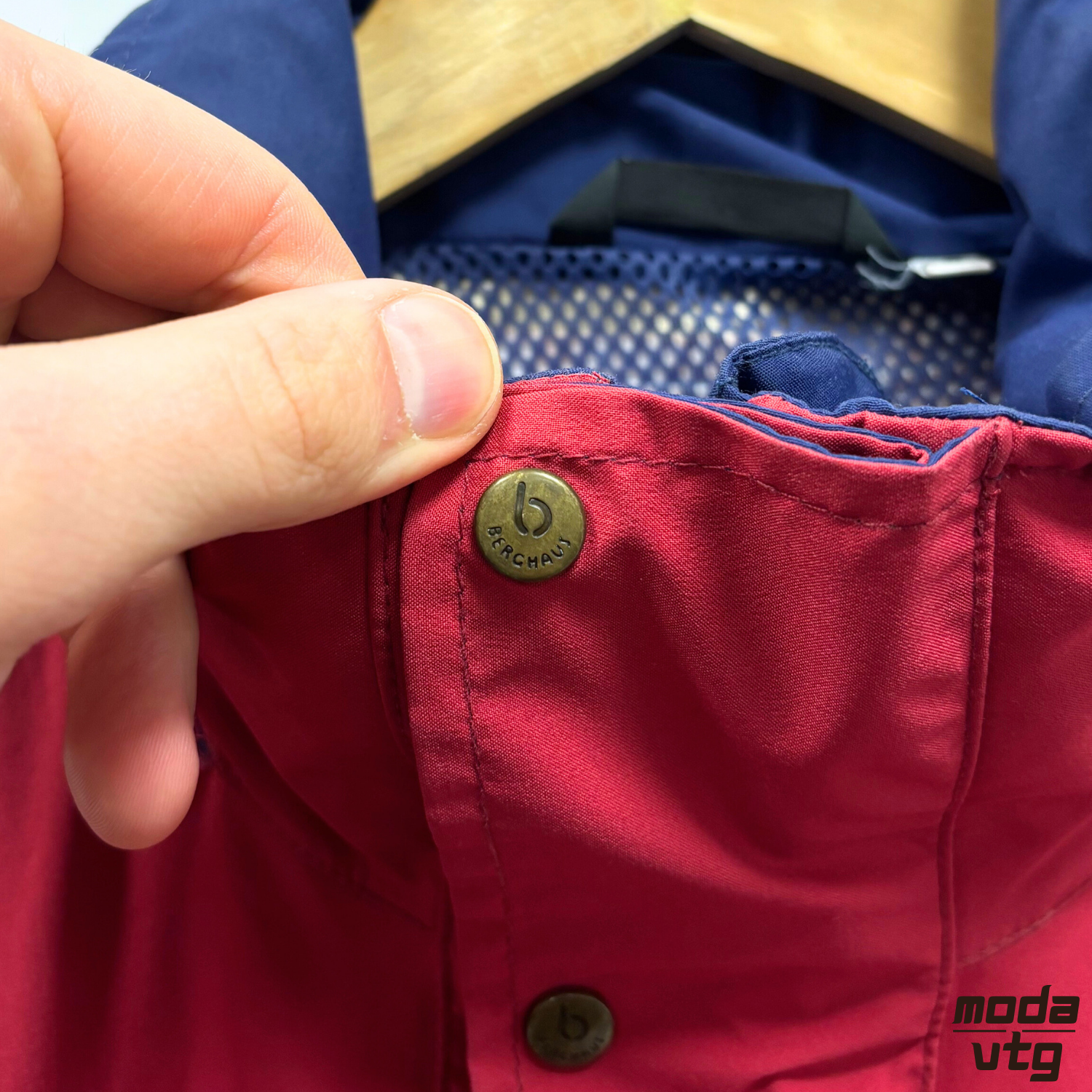 Vintage Y2K Berghaus Raincoat Red Medium Goretex Gorpcore