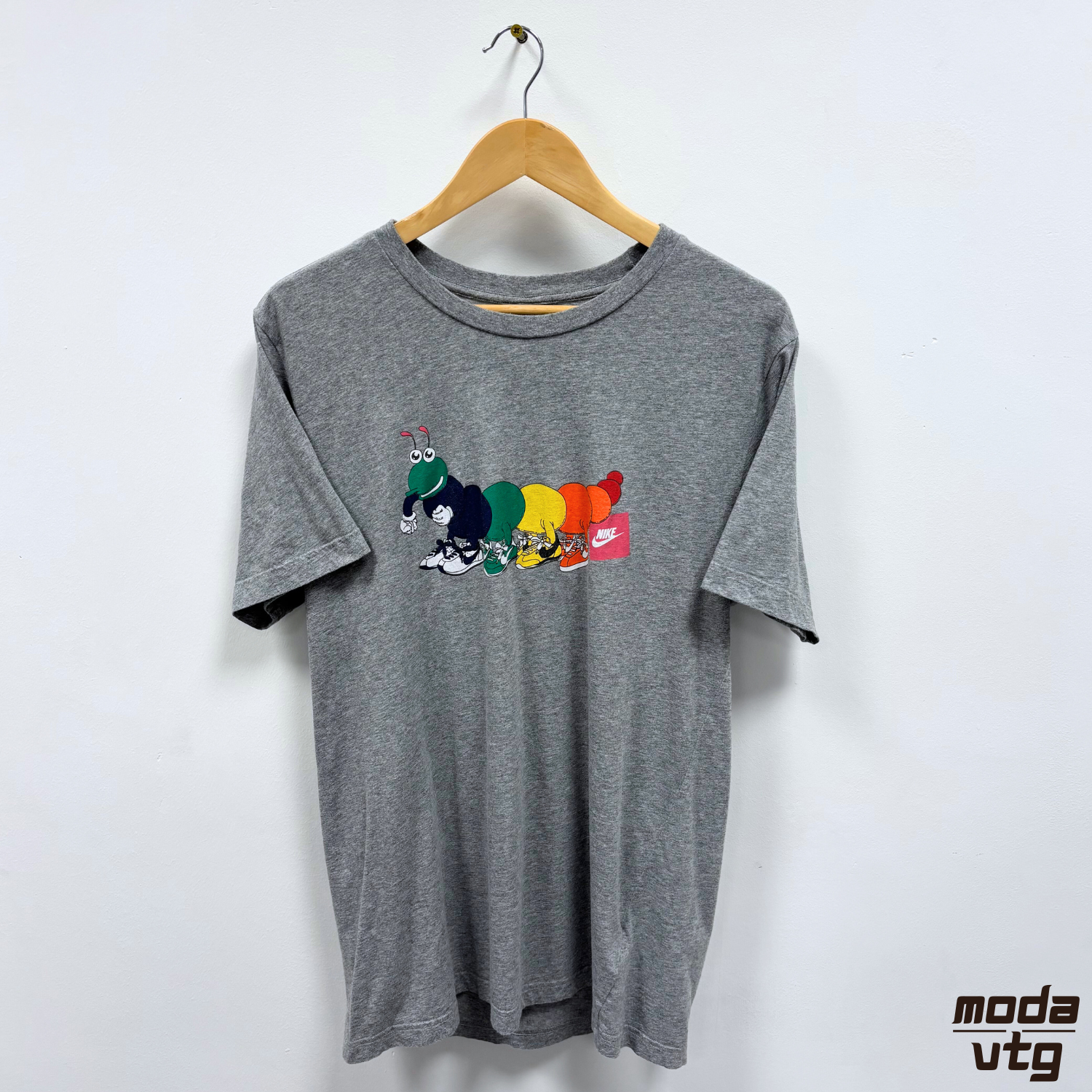 Vintage Y2K Nike T-Shirt Grey Large Graphic Skater