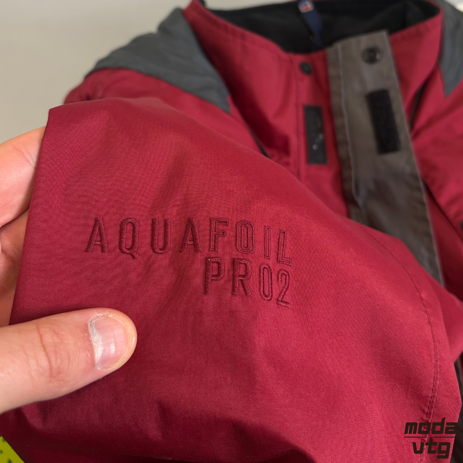 Vintage Y2K Berghaus Raincoat Burgundy Women’s Medium Aquafoil Pro 2 Gorpcore