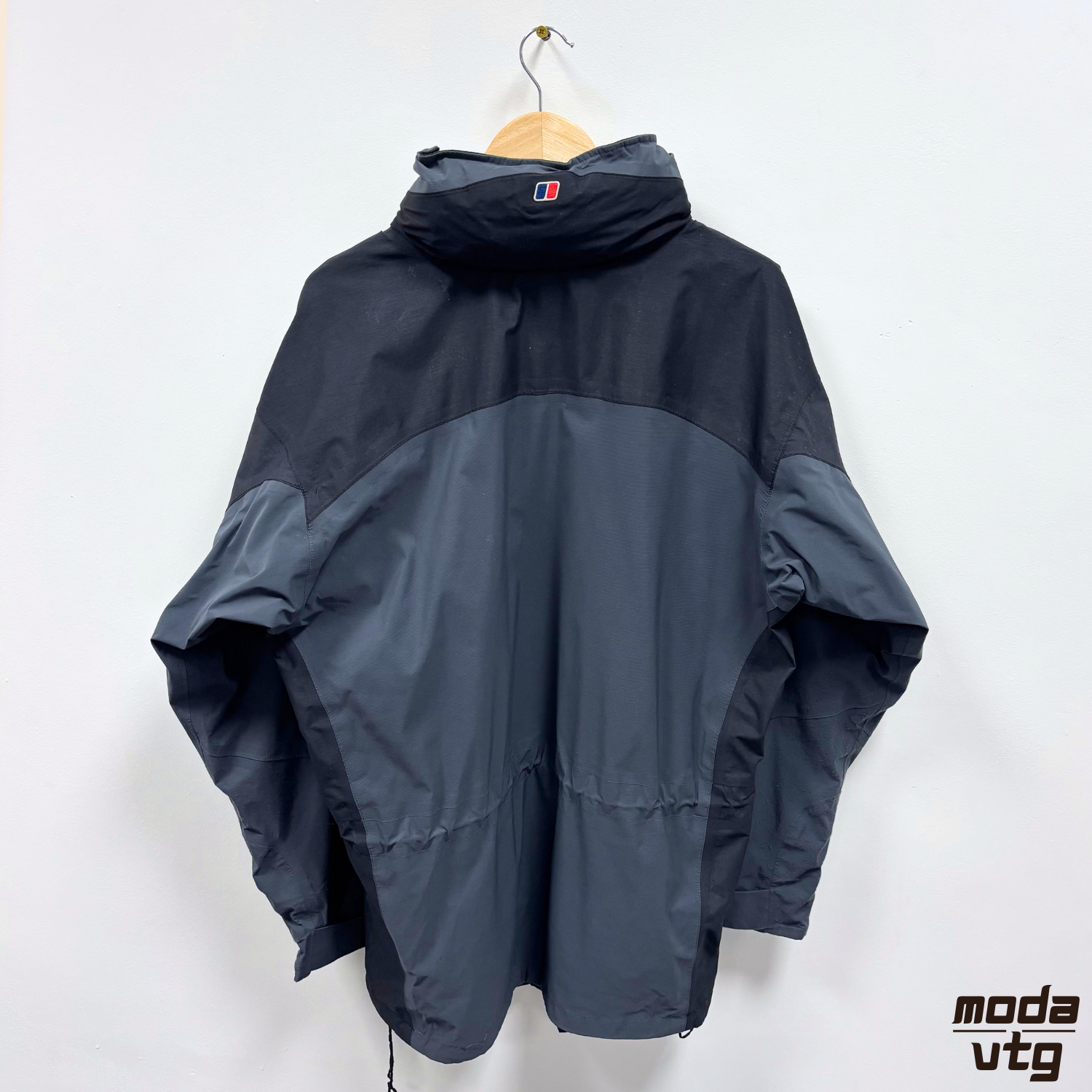 Vintage Y2K Berghaus Raincoat Black Large Goretex Gorpcore XCR