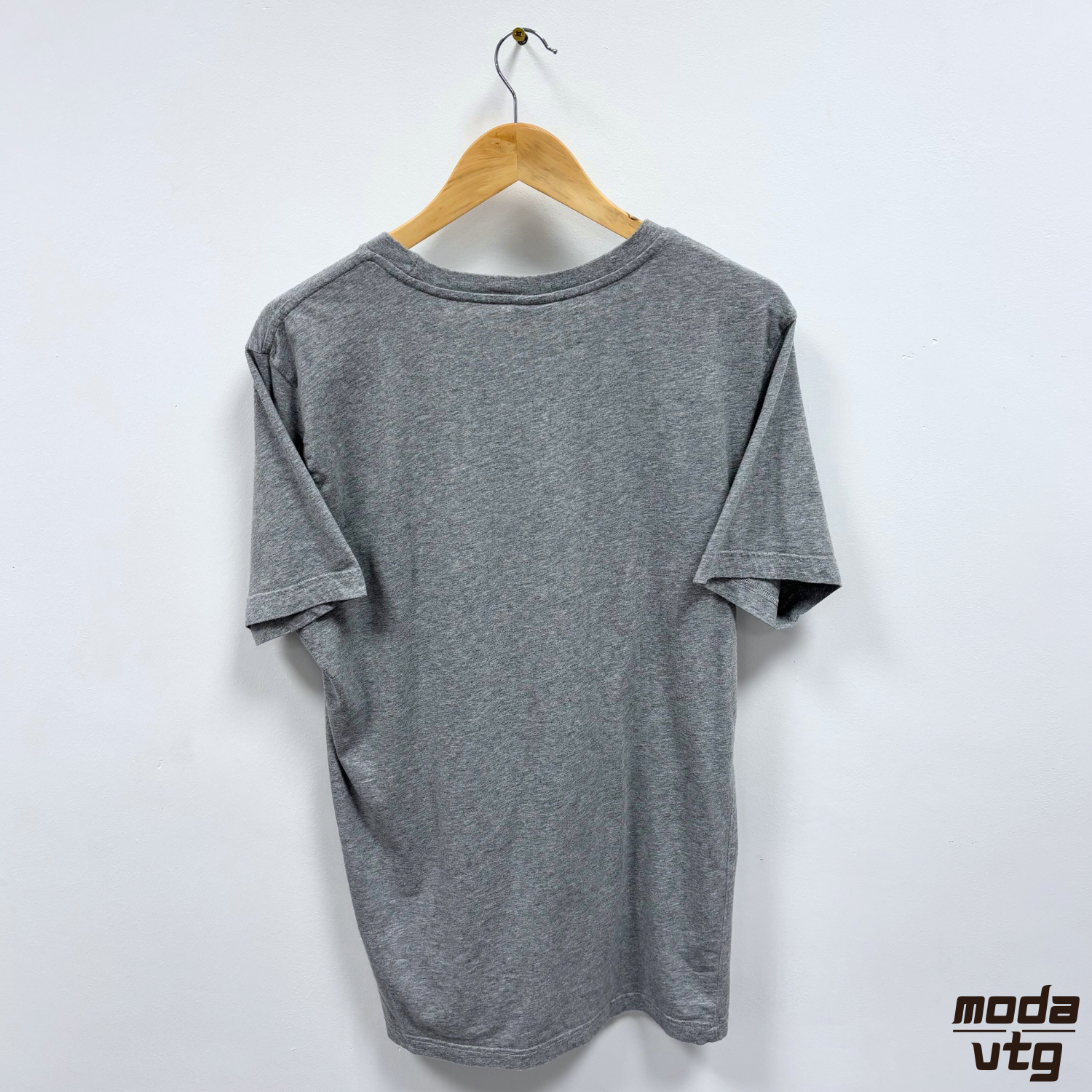 Vintage Y2K Nike T-Shirt Grey Large Graphic Skater