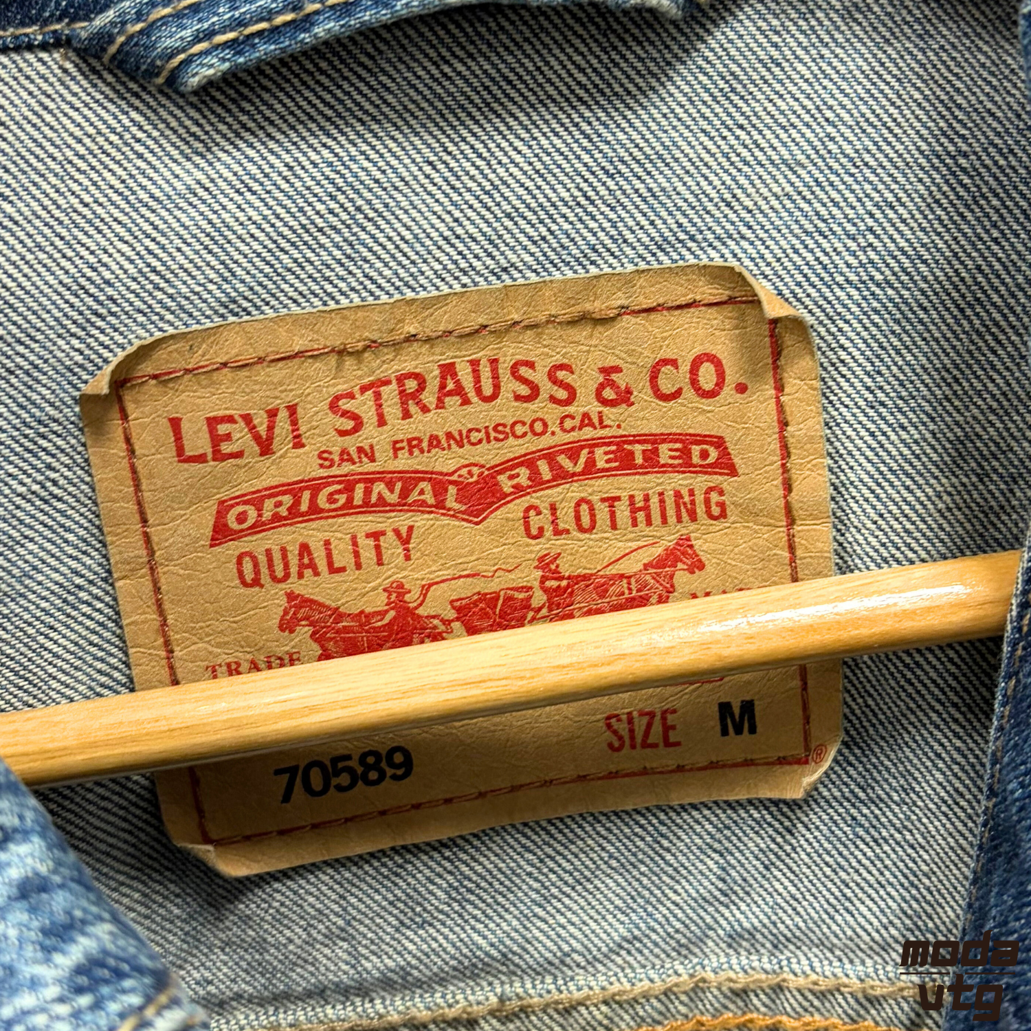 Vintage Y2K Levi’s Denim Jacket Blue Women’s Medium Retro