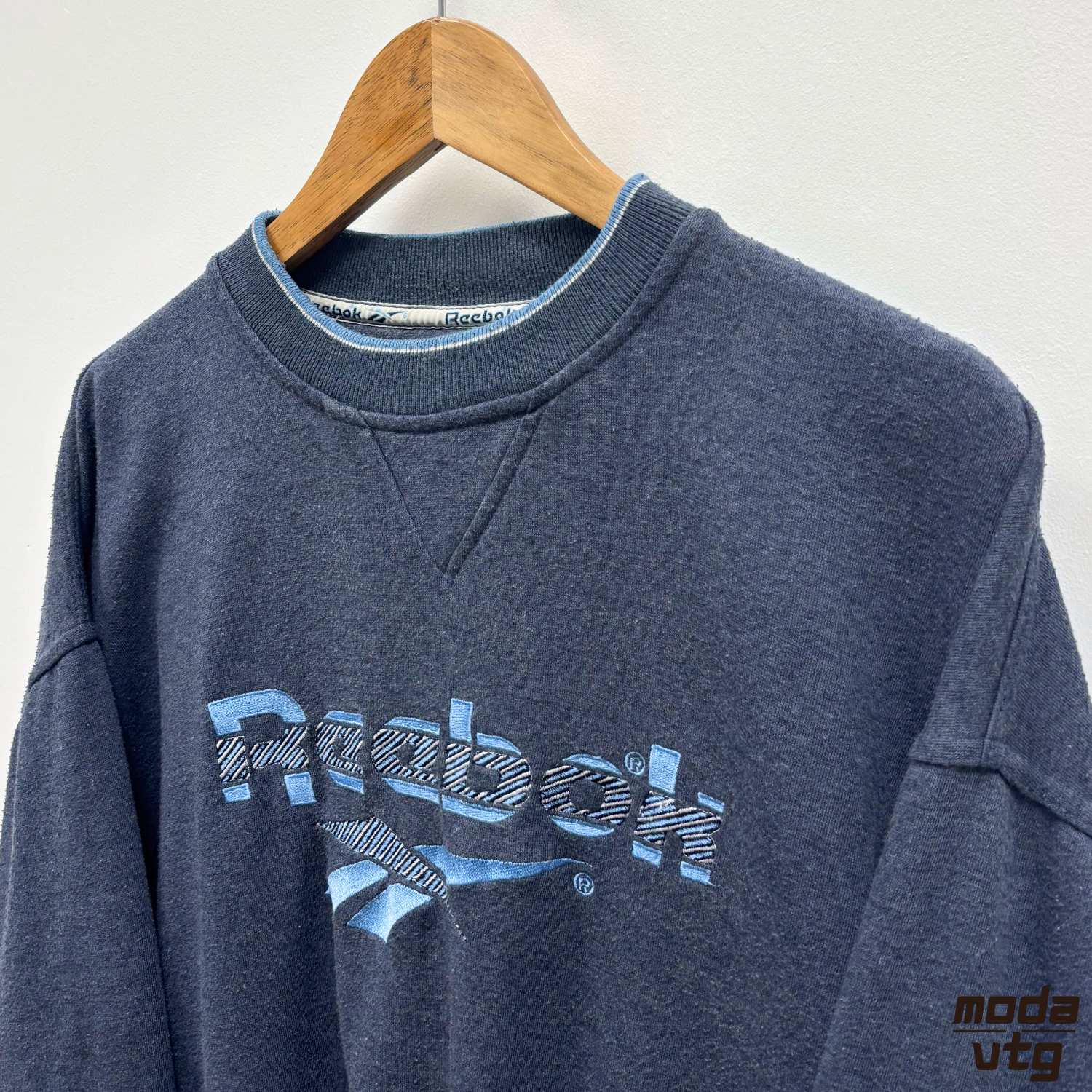 Vintage Y2K Reebok Sweatshirt Grey Large Crewneck Retro Sellout