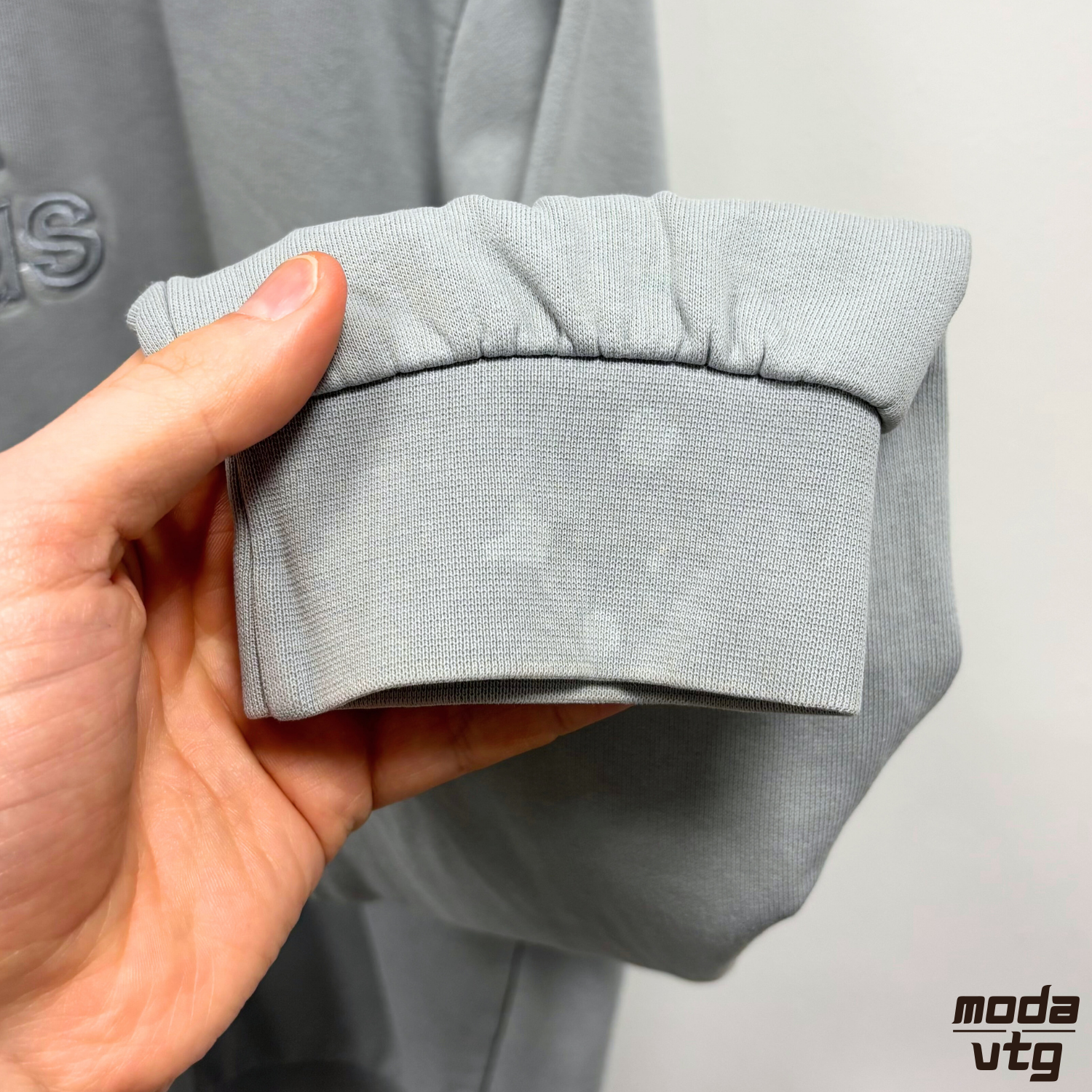 Vintage Y2K Adidas Sweatshirt Grey Medium Crewneck