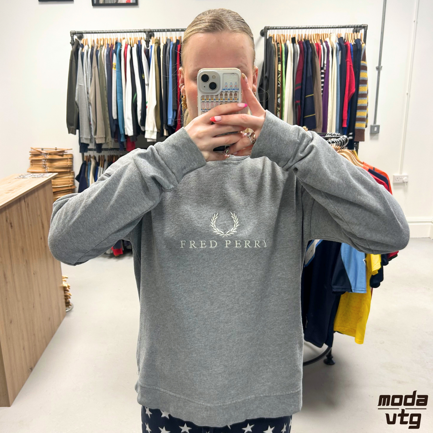 Vintage Y2K Fred Perry Sweatshirt Grey Small Unisex Retro Spellout