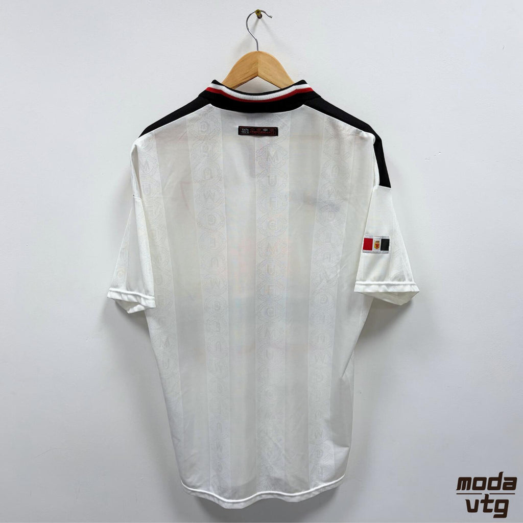 Vintage 1997/99 Manchester United Jersey Away White XL Umbro Retro Unisex