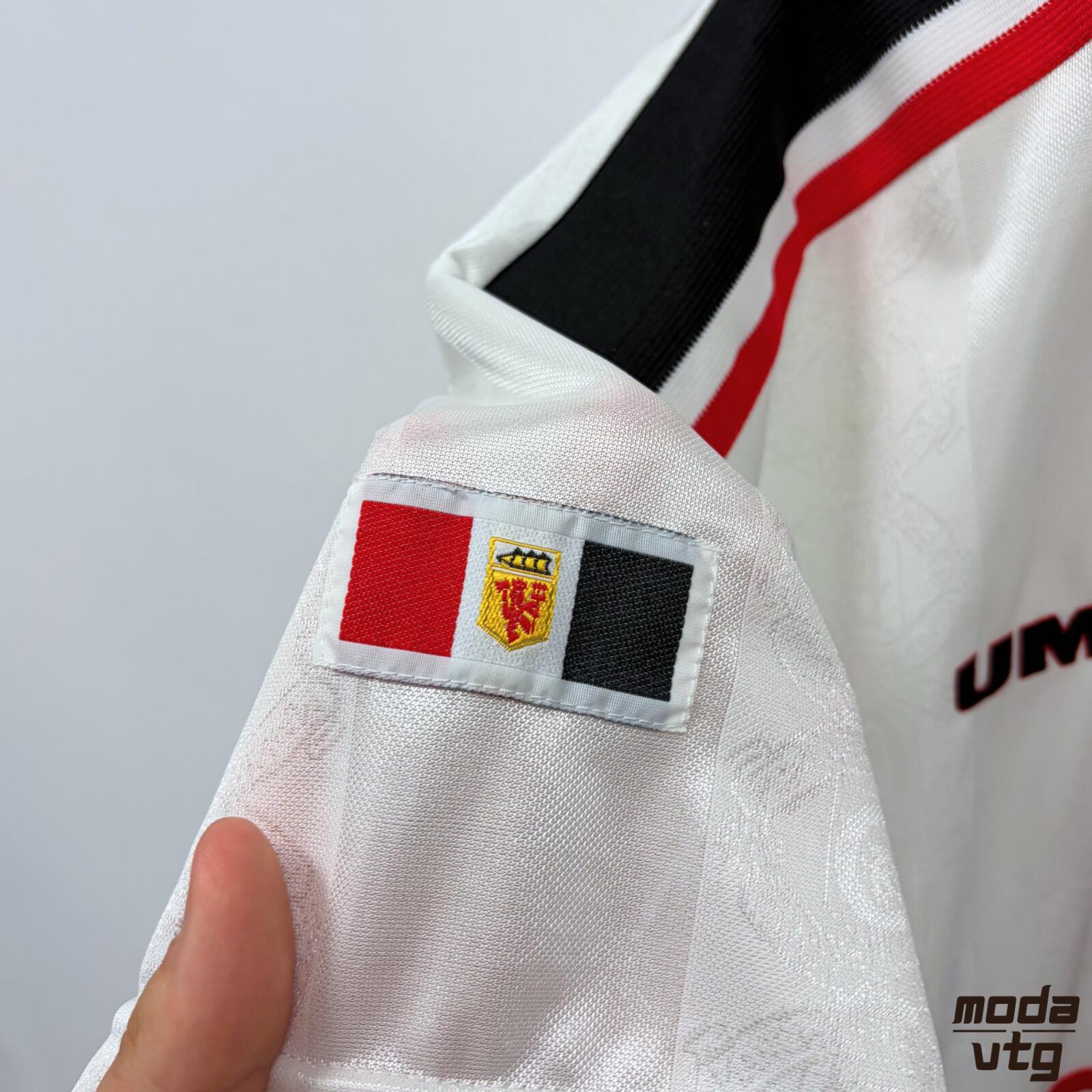 Vintage 1997/99 Manchester United Jersey Away White XL Umbro Retro Unisex