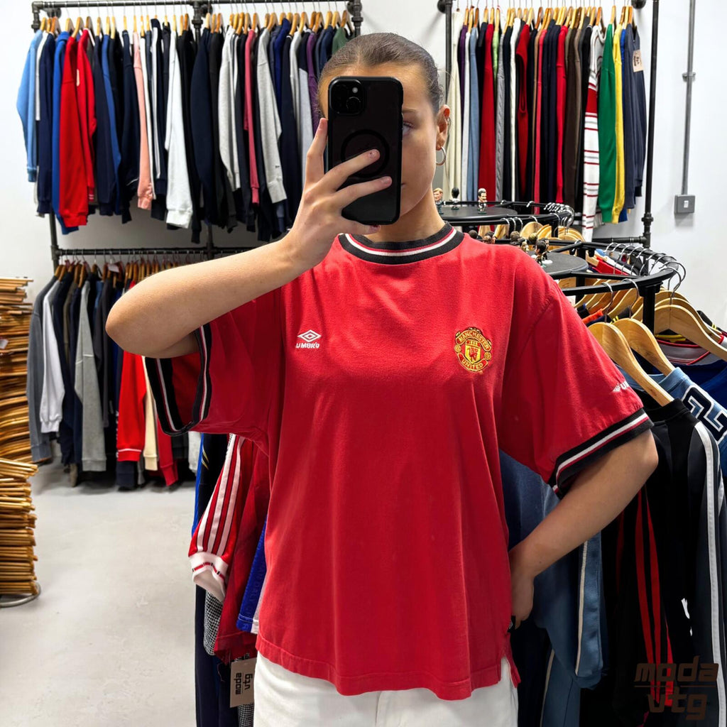 Vintage Y2K Manchester United T-Shirt Red Medium Retro Unisex Umbro