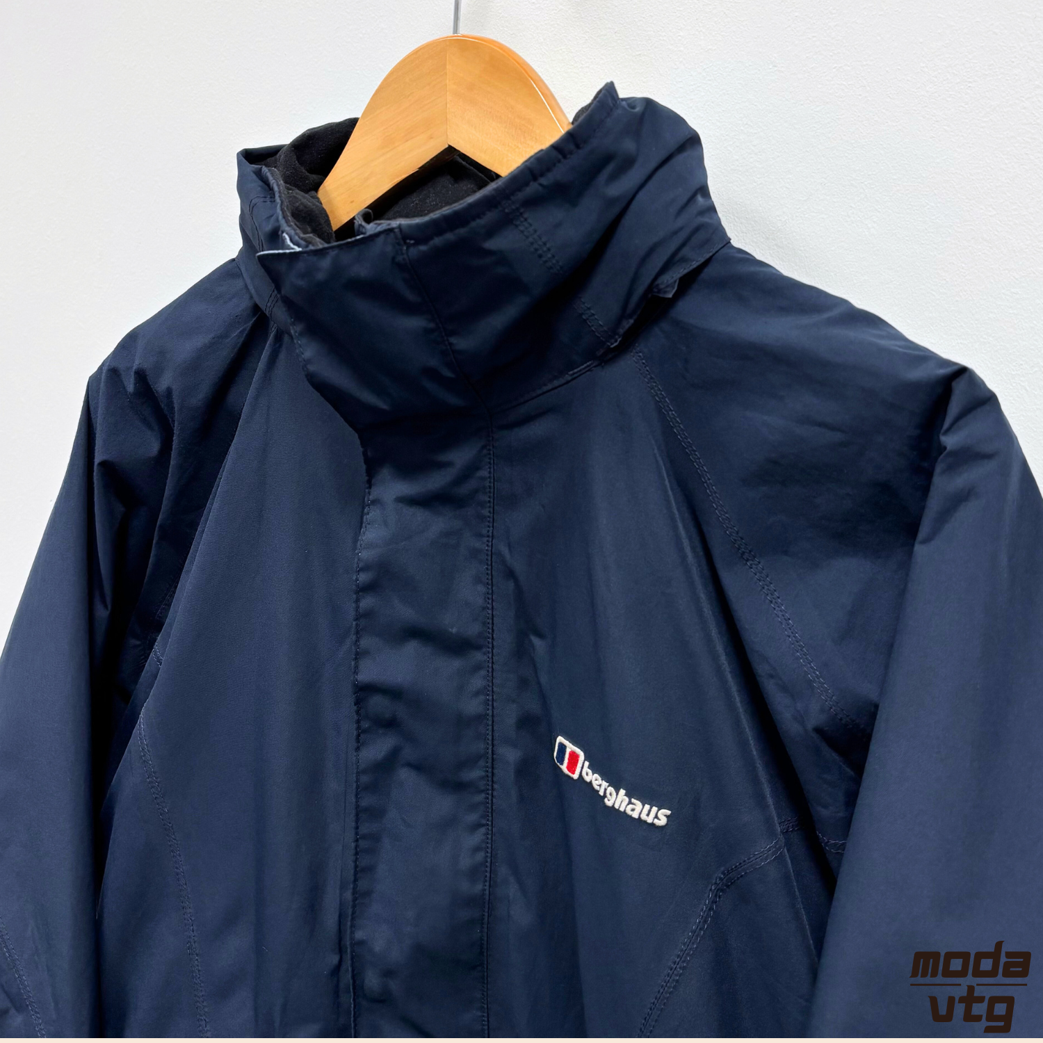 Vintage Y2K Berghaus Raincoat Navy Women’s Medium Goretex Performance Shell Gorp