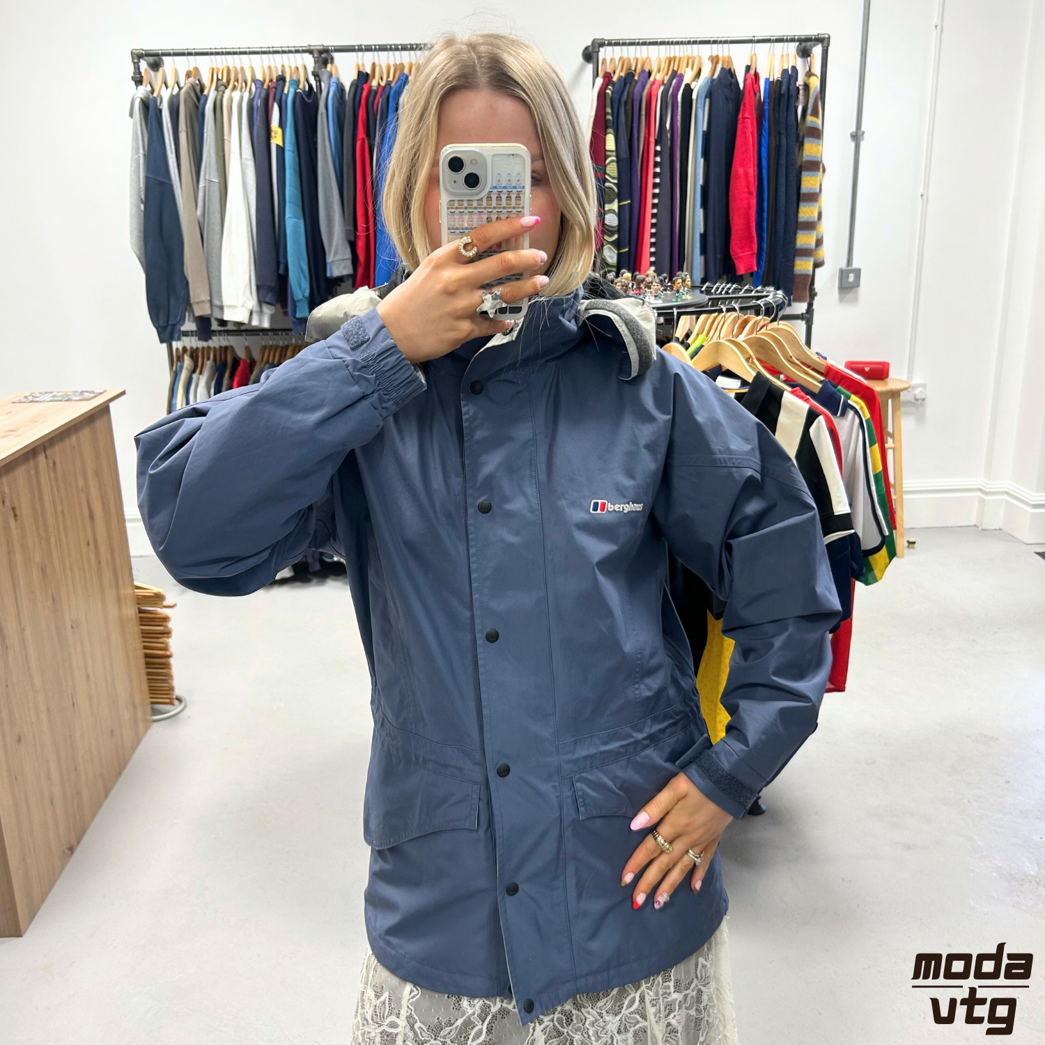 Vintage 90s Berghaus Raincoat Grey Women’s Medium Walking Gorpcore