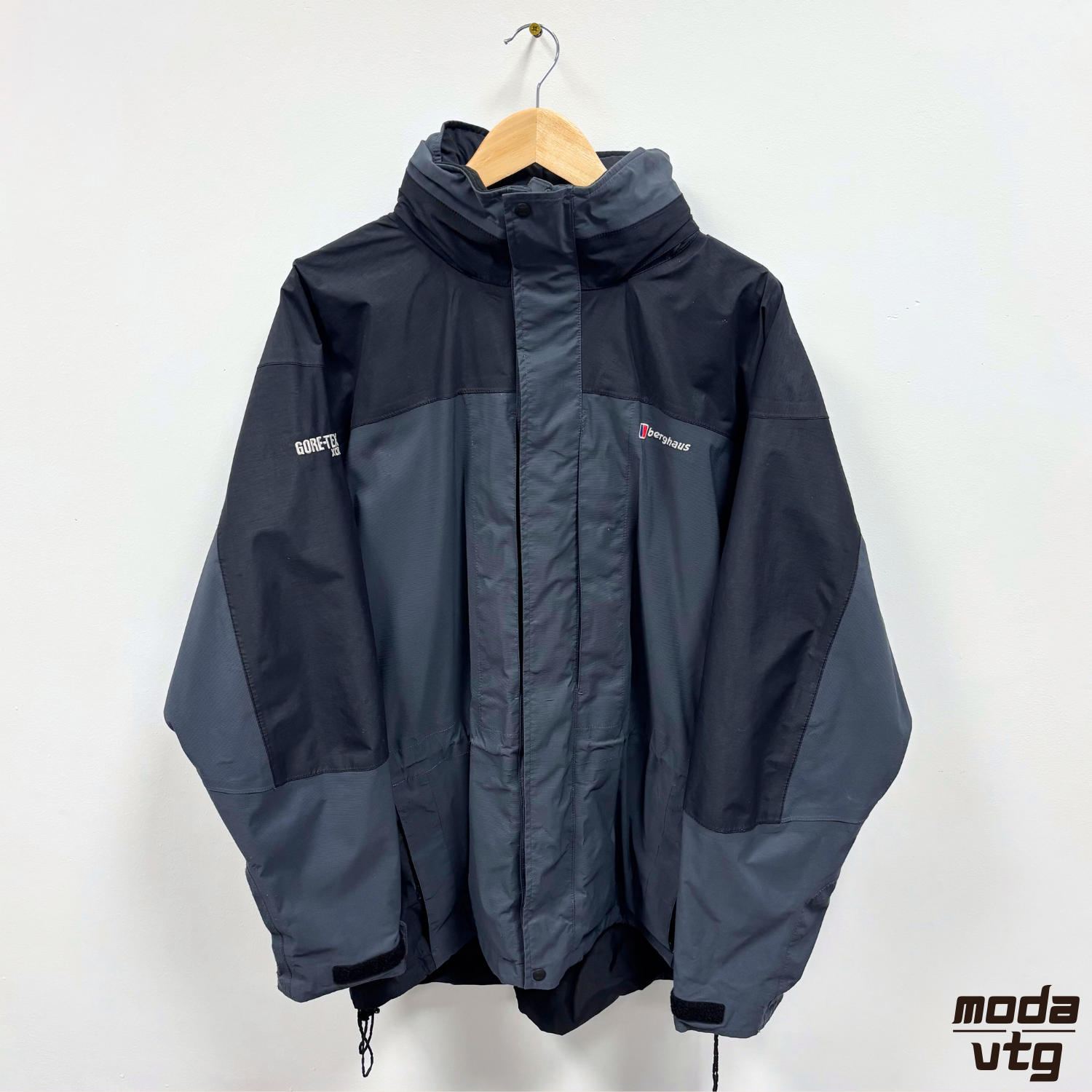 Vintage Y2K Berghaus Raincoat Black Large Goretex Gorpcore XCR