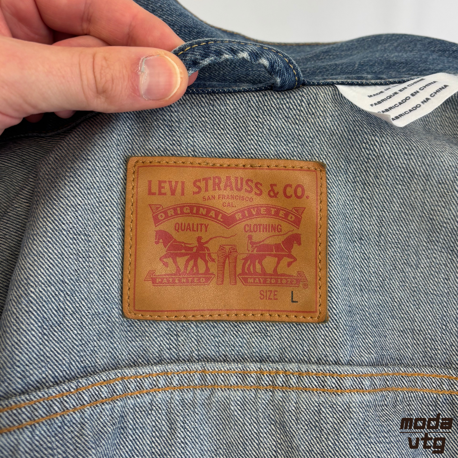 Vintage Y2K Levi’s Denim Jacket Blue Medium Unisex