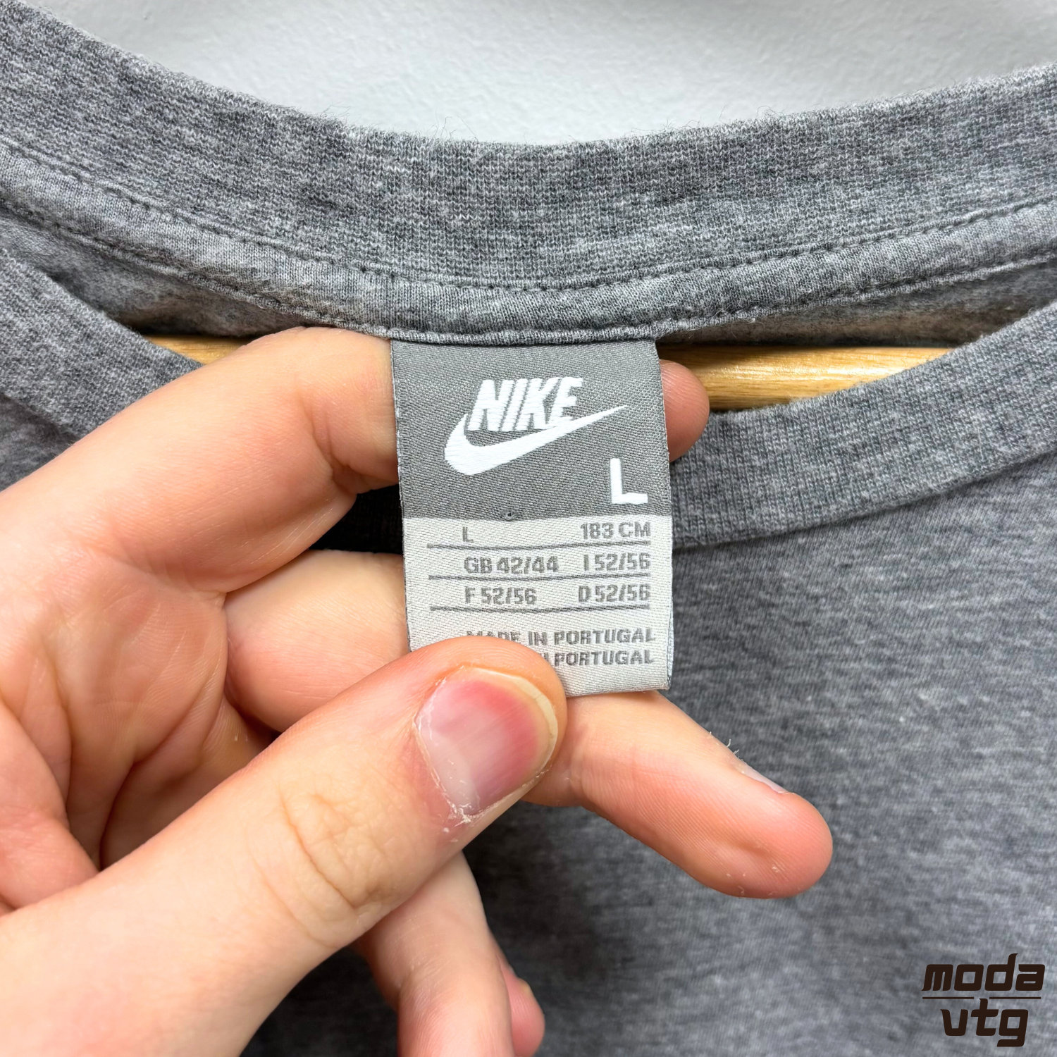 Vintage Y2K Nike T-Shirt Grey Large Graphic Skater