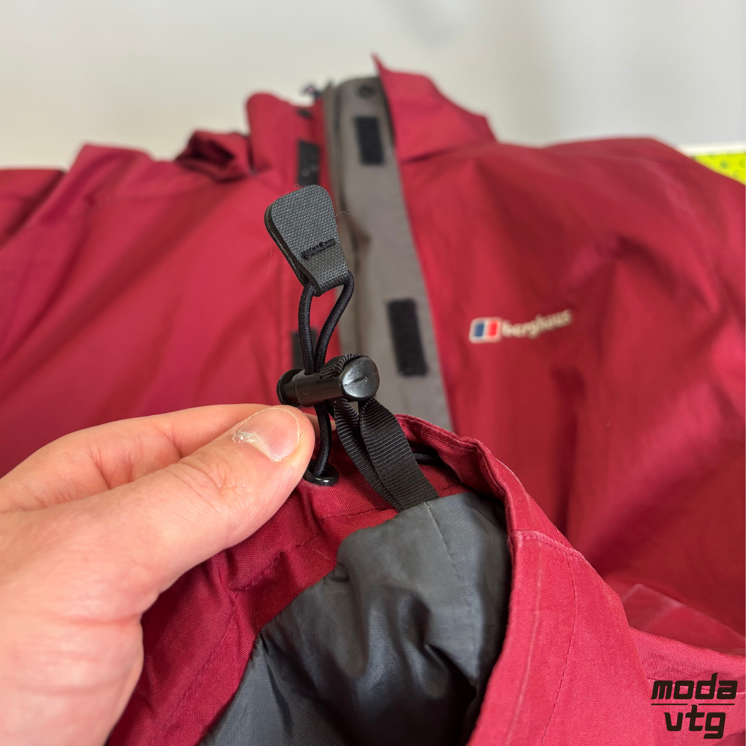 Vintage Y2K Berghaus Raincoat Burgundy Women’s Medium Aquafoil Pro 2 Gorpcore