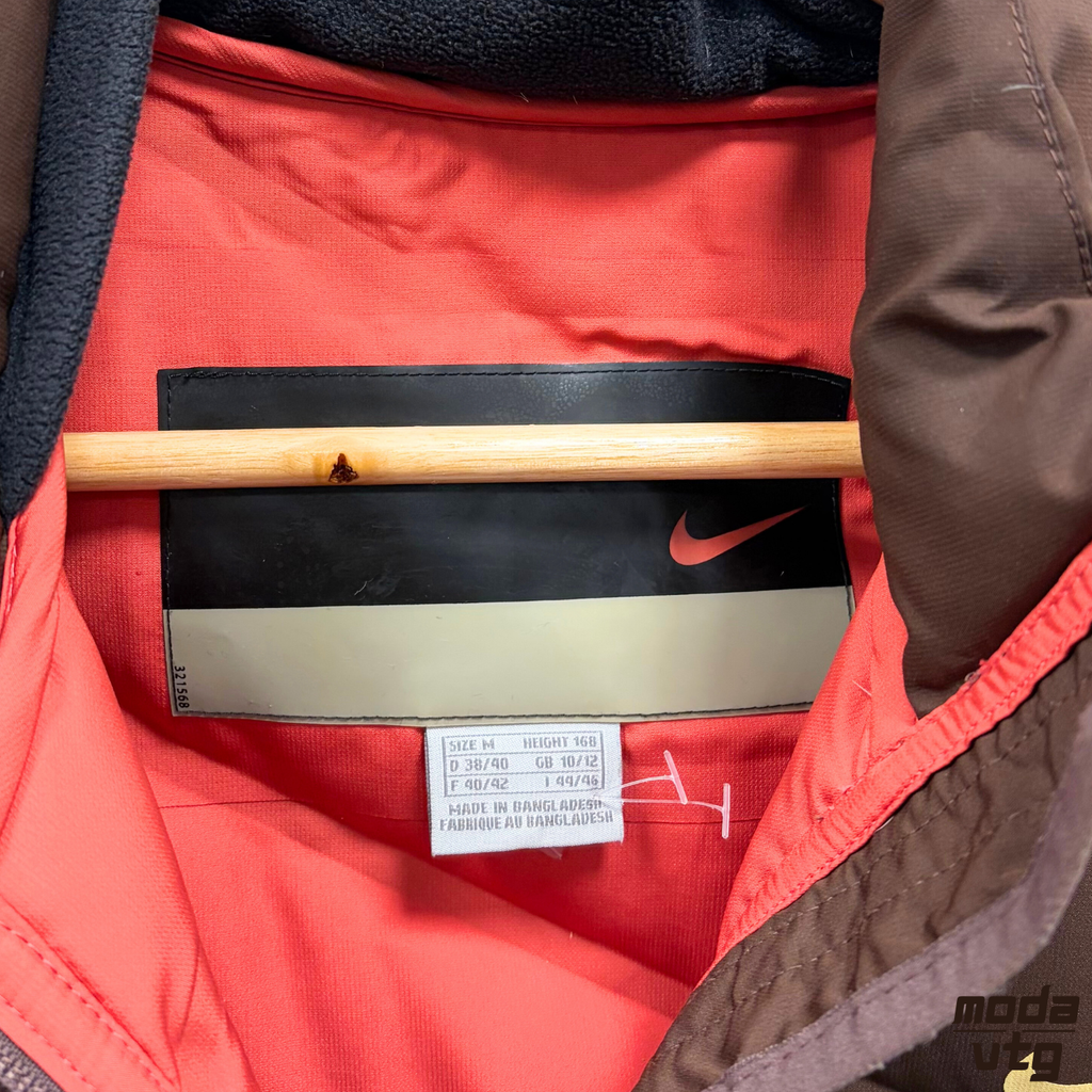 Vintage Y2K Nike Gilet Brown Women’s Medium Retro