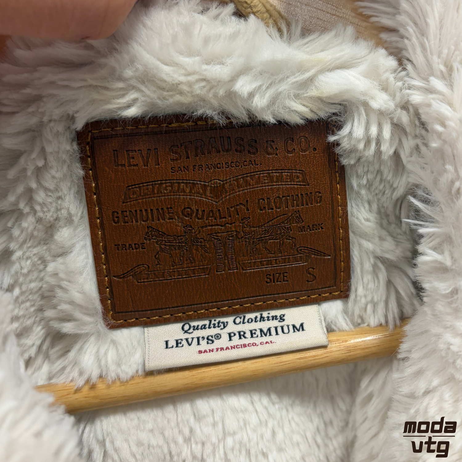 Vintage Y2K Levi’s Corduroy Jacket Beige Women’s Small Retro