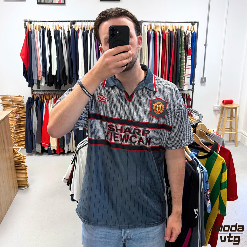 Vintage 1995/96 Manchester United Jersey Away Grey XL Umbro Retro Unisex