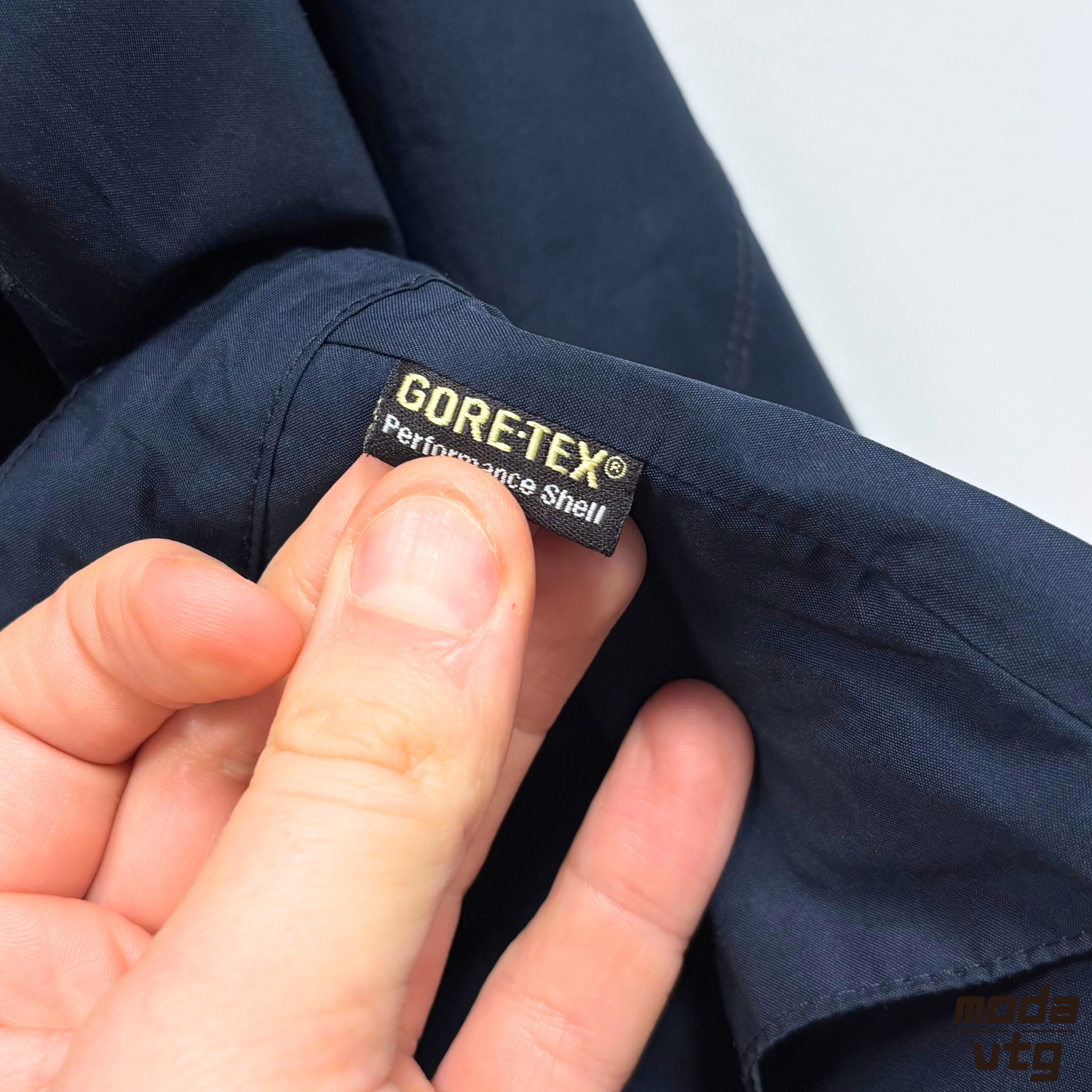 Vintage Y2K Berghaus Raincoat Navy Women’s Medium Goretex Performance Shell Gorp