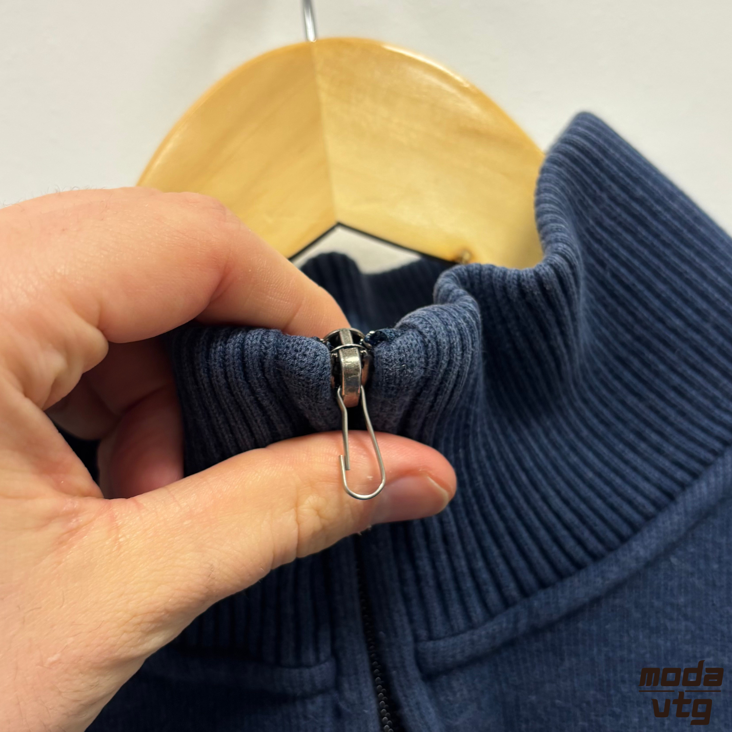 Vintage Y2K GANT Knitted Sweatshirt Blue Large Quarter Zip