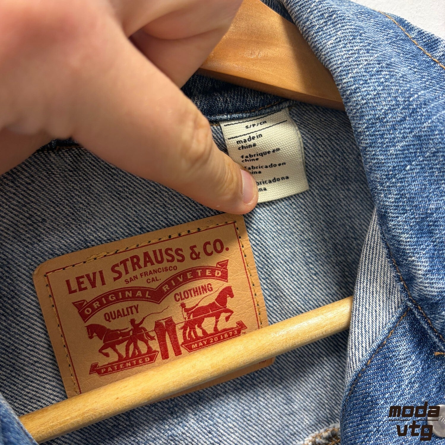 Vintage Y2K Levi’s Denim Jacket Blue Women’s Small Retro
