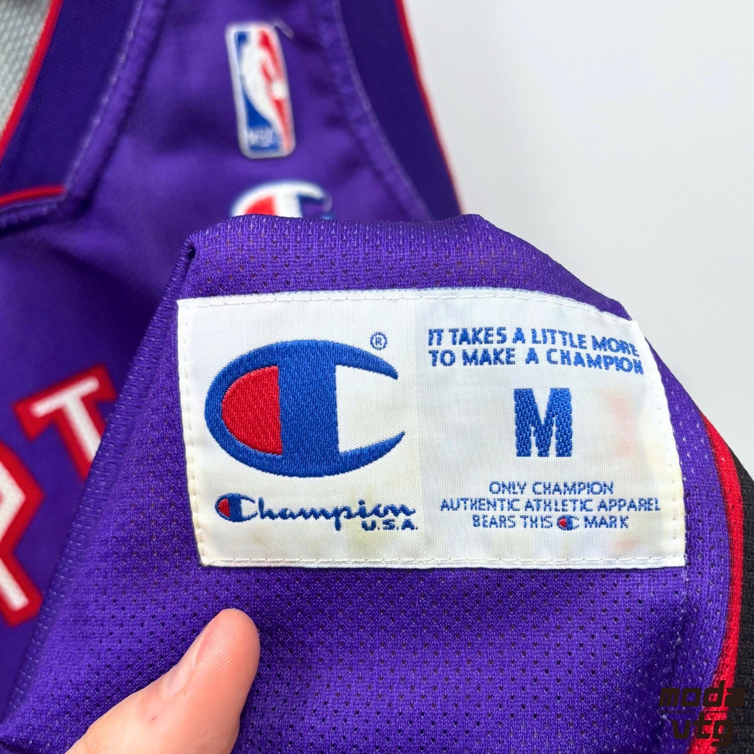 Vintage 1999-03 Toronto Raptors Purple Medium Carter #15 Champion