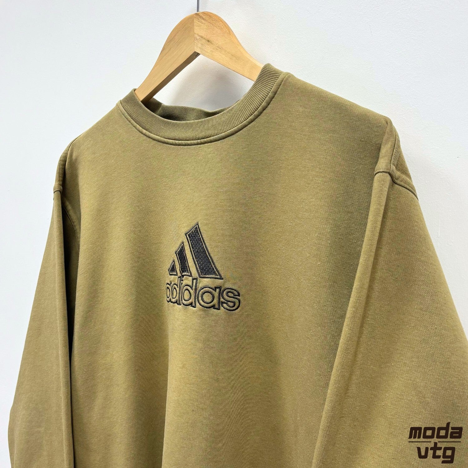 Adidas Sweatshirt Khaki Medium Vintage 90s Retro Sporty Athletic Streetwear