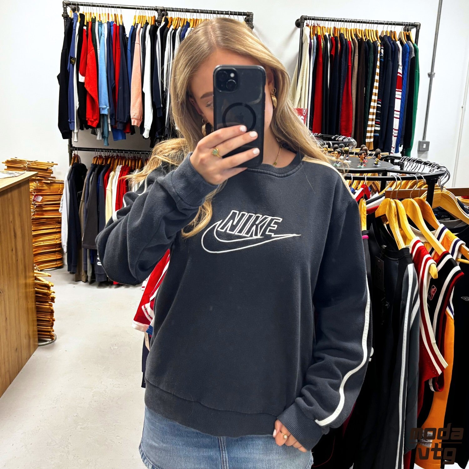 Vintage Y2K Black Nike Sweatshirt Medium Retro Unisex Crewneck
