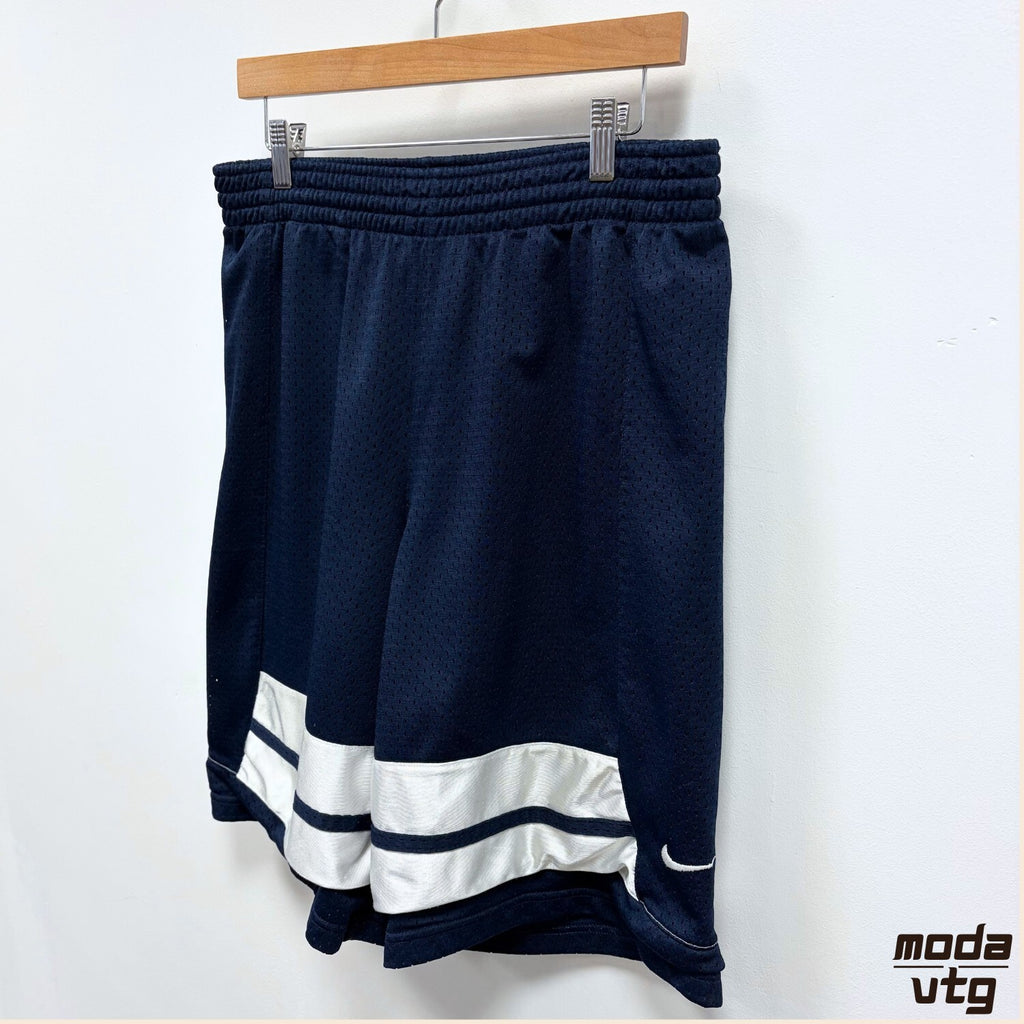 Vintage Y2K Nike Basketball Shorts Medium Retro Unisex Baggy