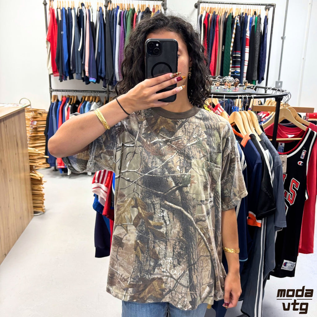 Vintage Y2K Realtree T-Shirt Brown Green Medium Retro Holiday Summer