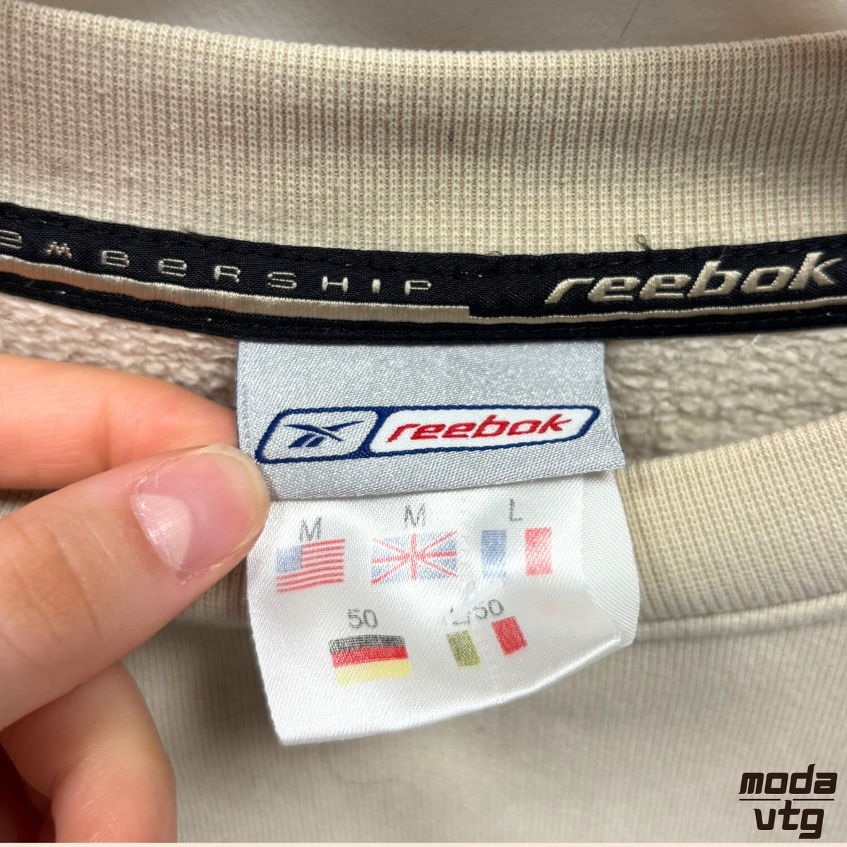 Reebok Sweatshirt Beige Navy Medium Vintage Y2K Spell Out Retro Streetwear