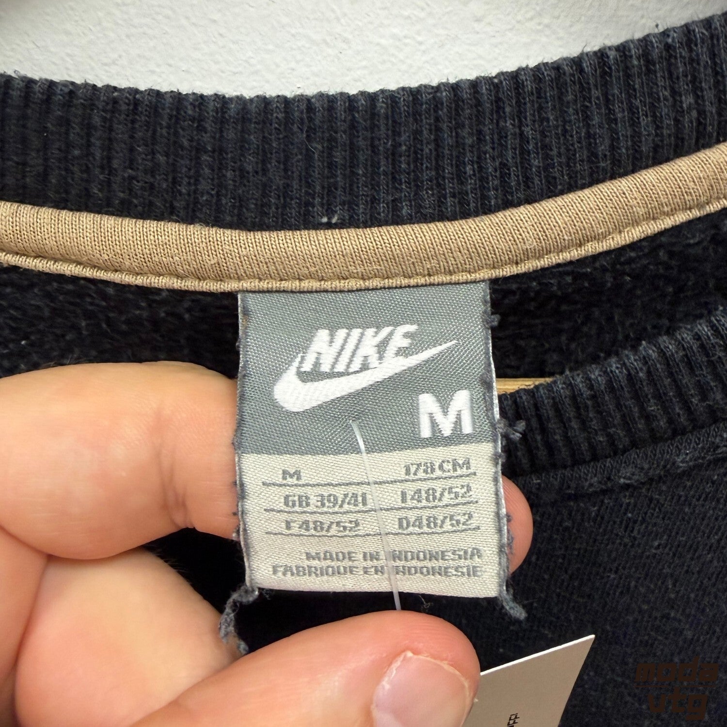 Vintage Y2K Black Nike Sweatshirt Medium Retro Unisex Crewneck