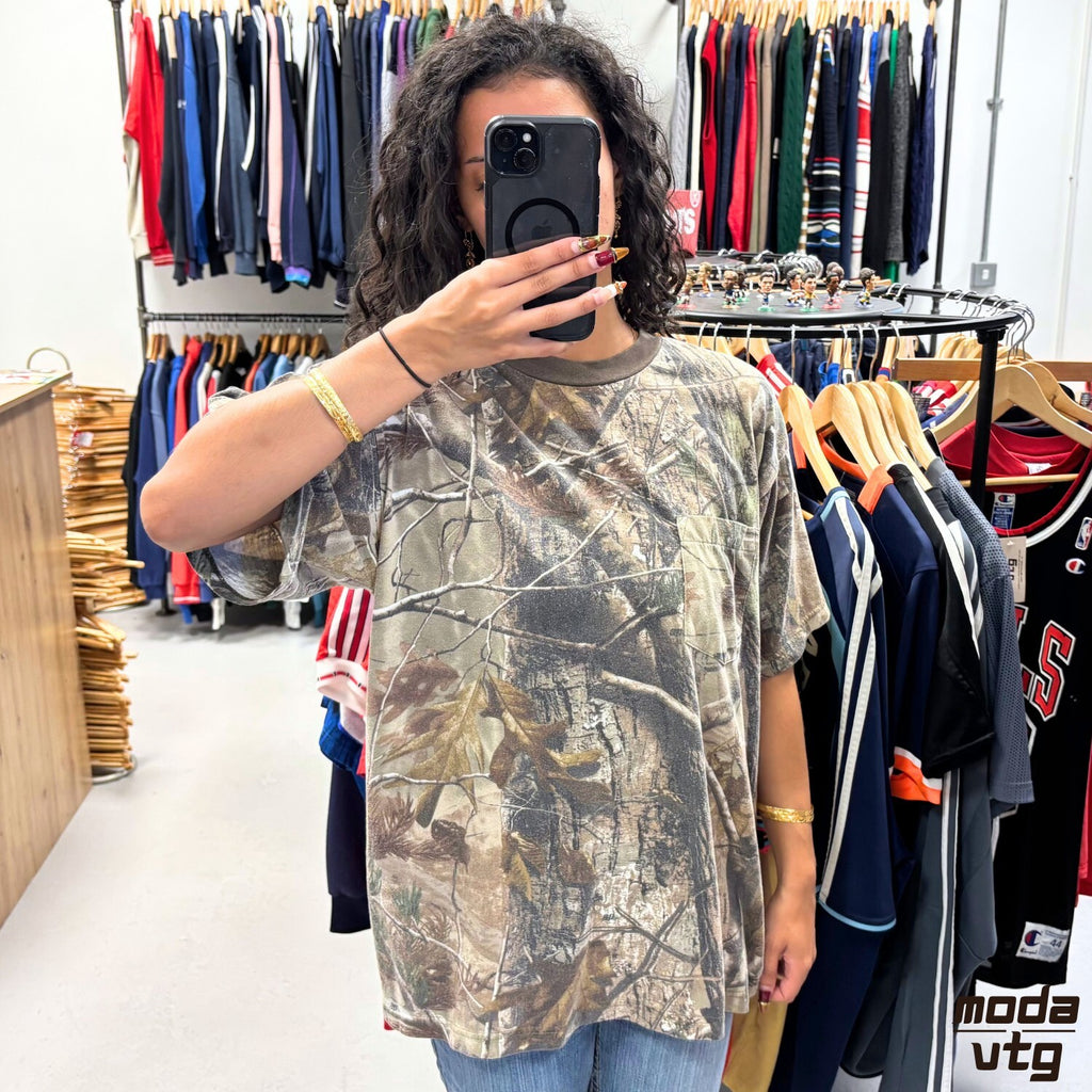 Vintage Y2K Realtree T-Shirt Brown Green Medium Retro Holiday Summer