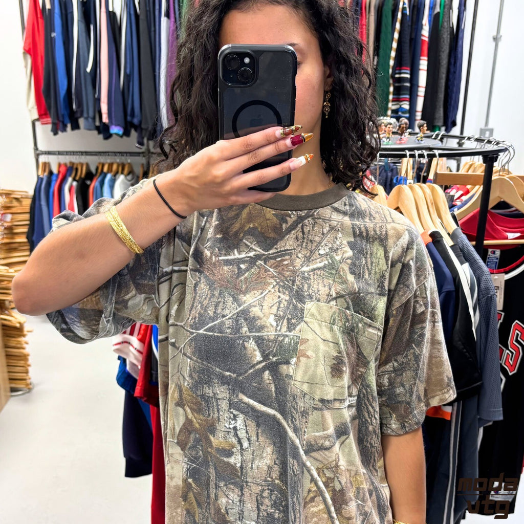 Vintage Y2K Realtree T-Shirt Brown Green Medium Retro Holiday Summer