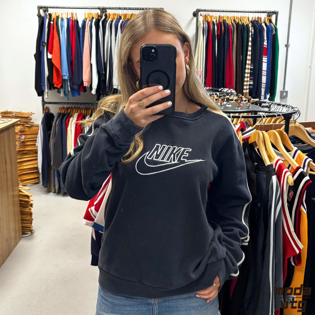 Vintage Y2K Black Nike Sweatshirt Medium Retro Unisex Crewneck