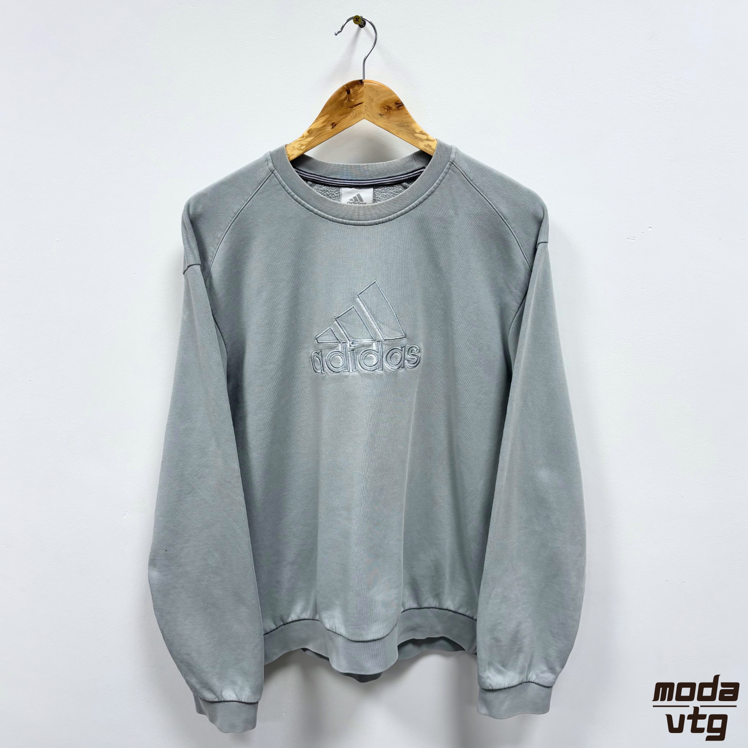 Vintage Y2K Adidas Sweatshirt Grey Medium Crewneck