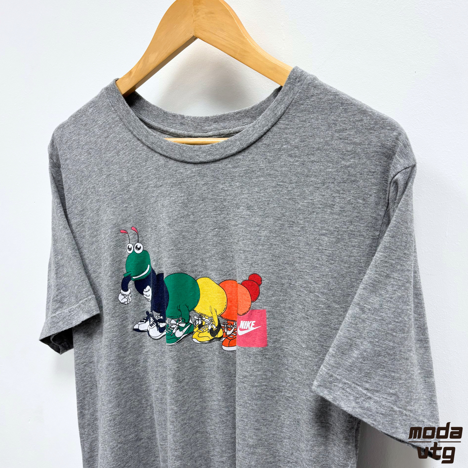 Vintage Y2K Nike T-Shirt Grey Large Graphic Skater