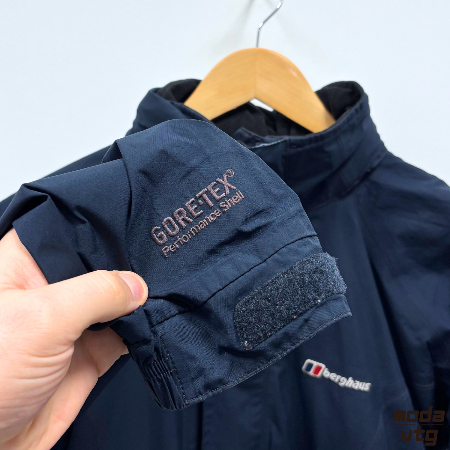 Vintage Y2K Berghaus Raincoat Navy Women’s Medium Goretex Performance Shell Gorp