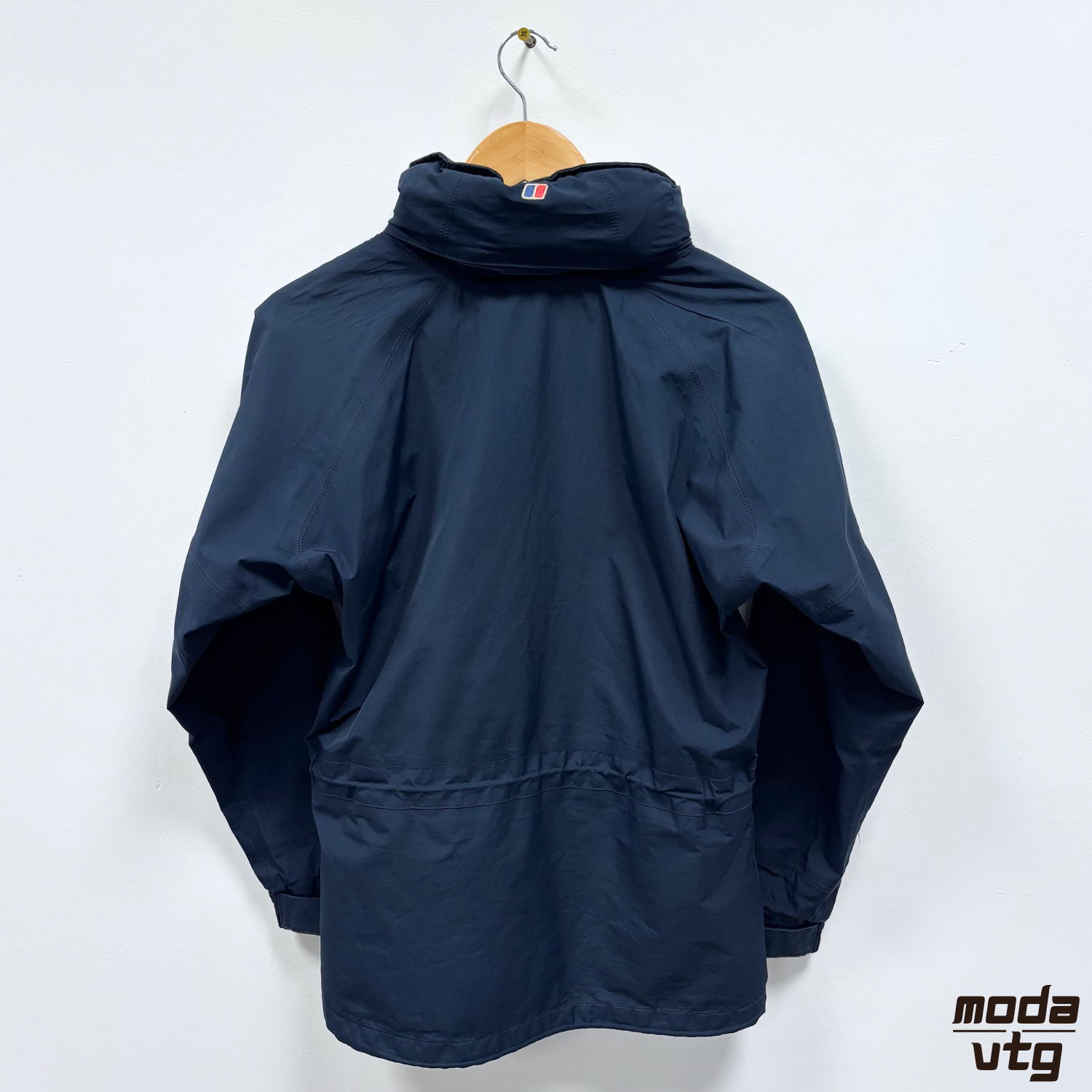 Vintage Y2K Berghaus Raincoat Navy Women’s Medium Goretex Performance Shell Gorp