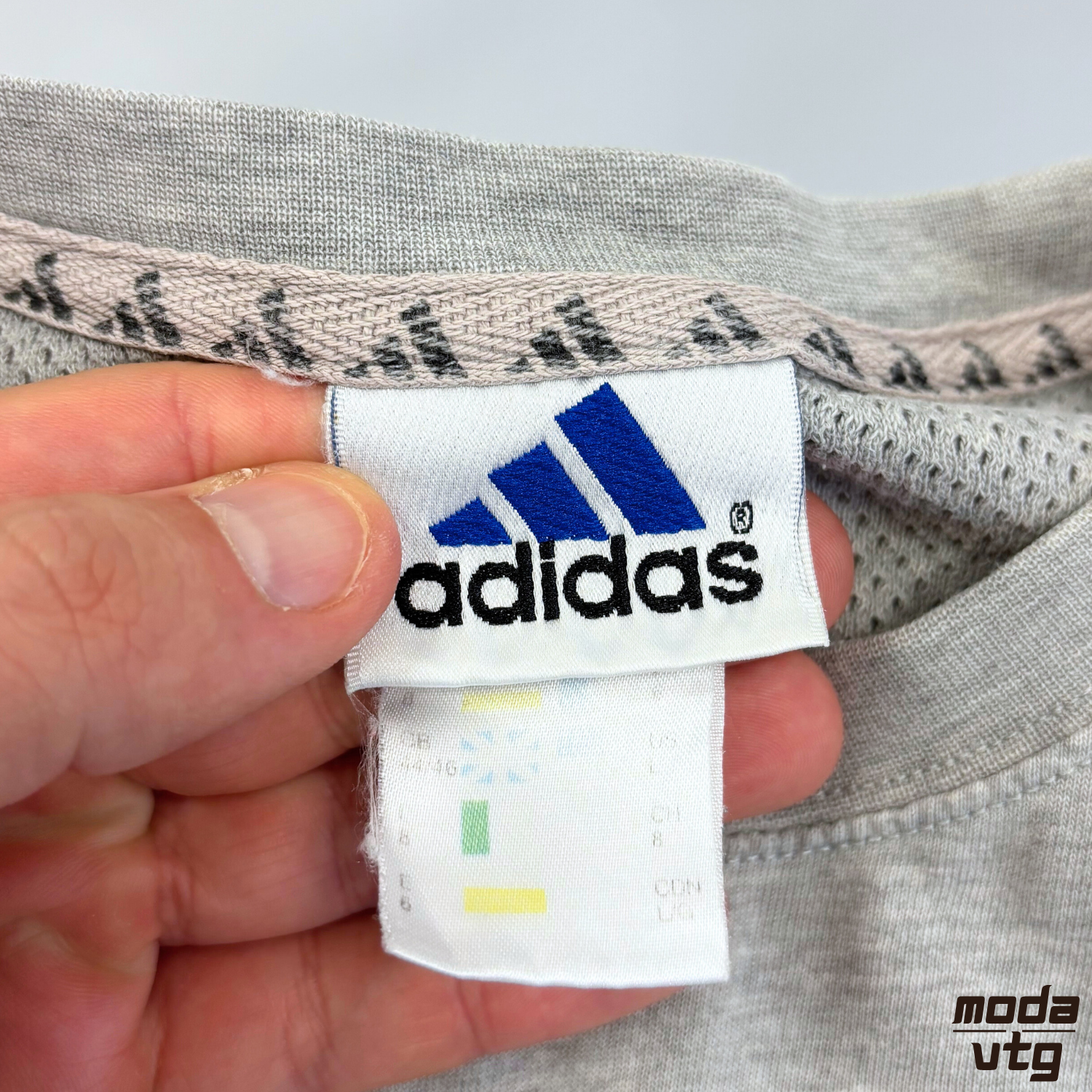 Vintage 90s Adidas T-Shirt Grey XL Embroidered